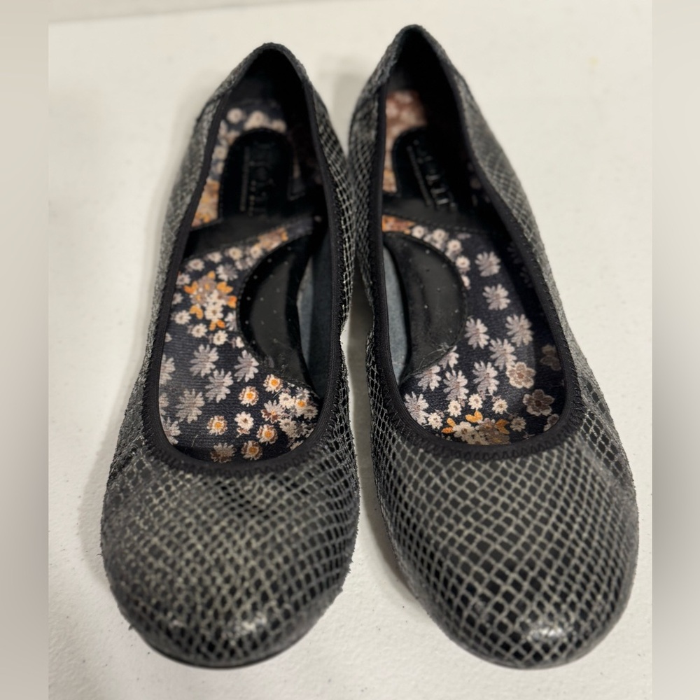 Born Julianne Ballet Flats Women's Size 7.5 Shoes Black Silver Snakeskin Slip-On